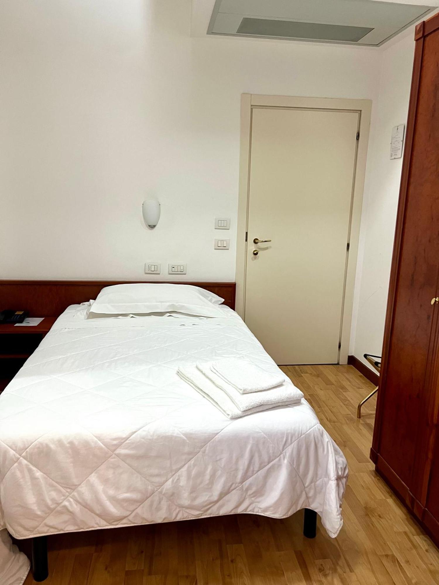 Standard Double Room,1543282321:JPEG